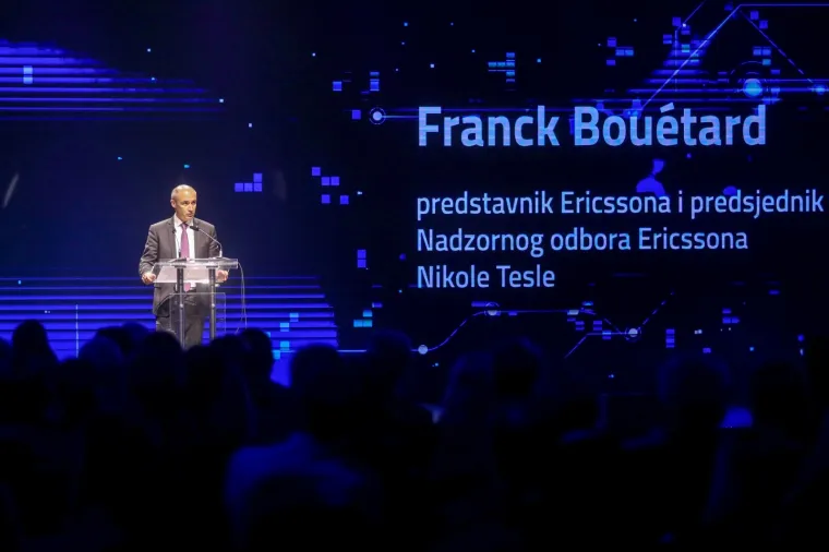 Grabar-Kitarović o svom suprugu: 'Prepoznaje&scaron; li ovog mladog gospodina? Ja ne, ne viđam ga toliko'