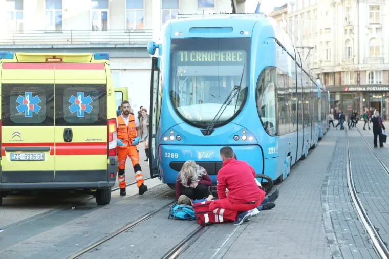 Zastoj na Trgu bana Jelačića: Dječaka na biciklu udario tramvaj