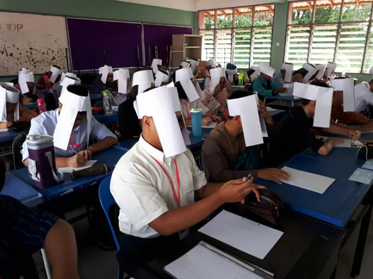 OD MAGAREĆIH KAPA DO VAR-A: Profesori, kada nisu u &scaron;trajku, ne prezaju ni od čega da spriječe prepisivanje