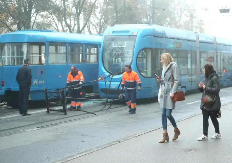 PROMETNI KOLAPS U ZAGREBU: Oštetila se kontaktna mreža u blizini Glavnog kolodvora; tramvaji preusmjereni