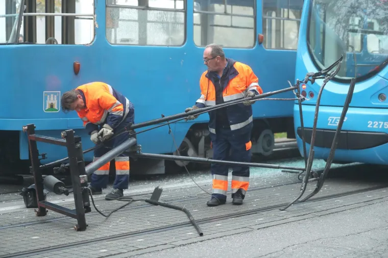 PROMETNI KOLAPS U ZAGREBU: Oštetila se kontaktna mreža u blizini Glavnog kolodvora; tramvaji preusmjereni