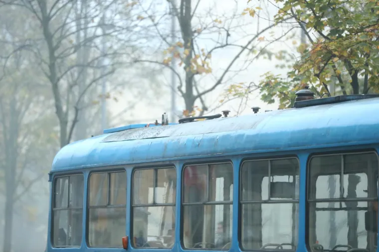 PROMETNI KOLAPS U ZAGREBU: O&scaron;tetila se kontaktna mreža u blizini Glavnog kolodvora; tramvaji preusmjereni