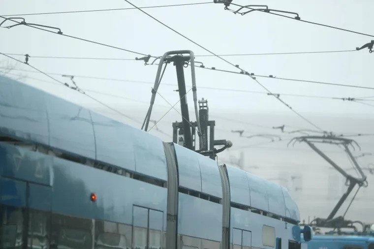 PROMETNI KOLAPS U ZAGREBU: O&scaron;tetila se kontaktna mreža u blizini Glavnog kolodvora; tramvaji preusmjereni