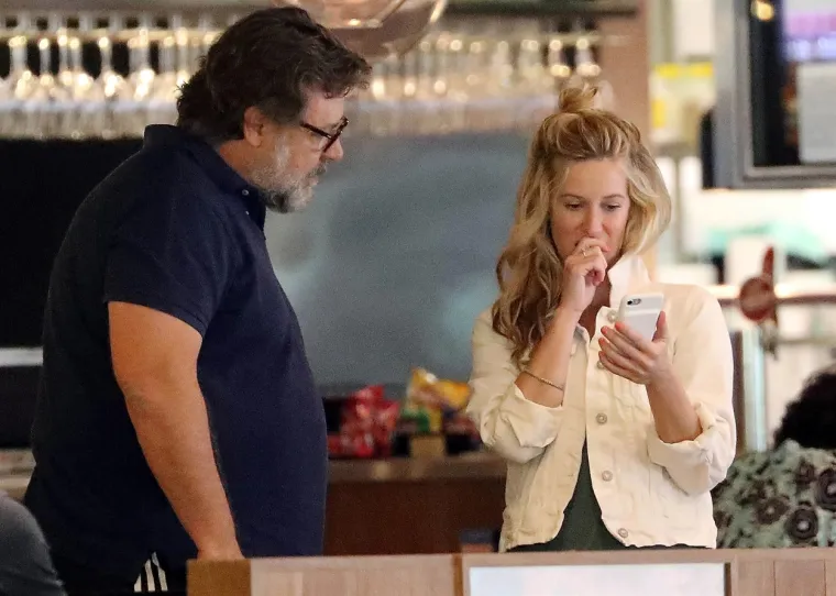 ZNATE LI TKO JE OVAJ POZNATI GLUMAC? Nekad su žene zbog njega gubile glavu, a danas biste ga jedva prepoznali