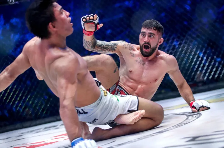 Daniel Torres slavio je jednoglasnom sudačkom odlukom. Ovo je prvi poraz za Pejića u KSW-u nakon dva meča. Odluka je poštena, Brazilac se jako dobro spremio za Pejića, neutralizirao je njegove napade. Podosta rezervirana bile su oba borca prvu rundu, no vidjelo se kako Pejić ima problema s kretanjem Torresa, koji je bio vrlo lak na nogama. U drugoj je Pejić bio nešto bolji, ali ga nikako nije mogao pravilno pogoditi. Nakon dvije minute Torres je iskoristio priliku i odveo borbu na pod. Posljednja runda bila je najbolja Pejićeva u ovoj borbi, ali jalova jer je ostao kratkih rukava.