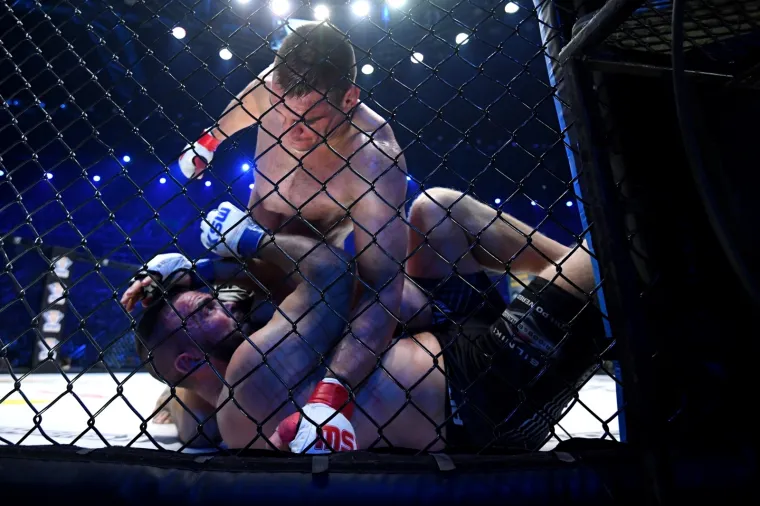 TRENUTAK KAD JE DELIJA UNI&Scaron;TIO SUPARNIKA: Thompson nije znao &scaron;to ga je sna&scaron;lo nakon ovog demoliranja