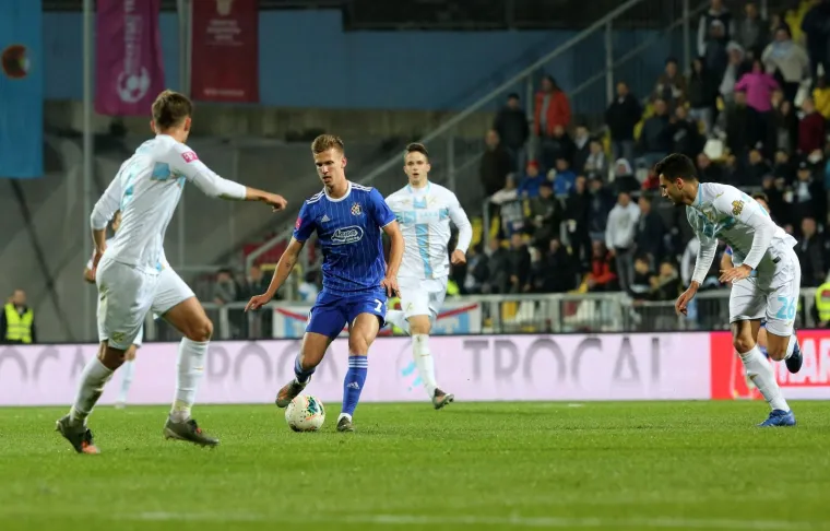 Dinamo je na Rujevici nanio Rijeci najteži domaći poraz ikada u međusobnim dvobojima, a prvak je slavio zahvaljujući sjajnom početku utakmice u kojem su u samo 12 minuta postigli četiri pogotka.