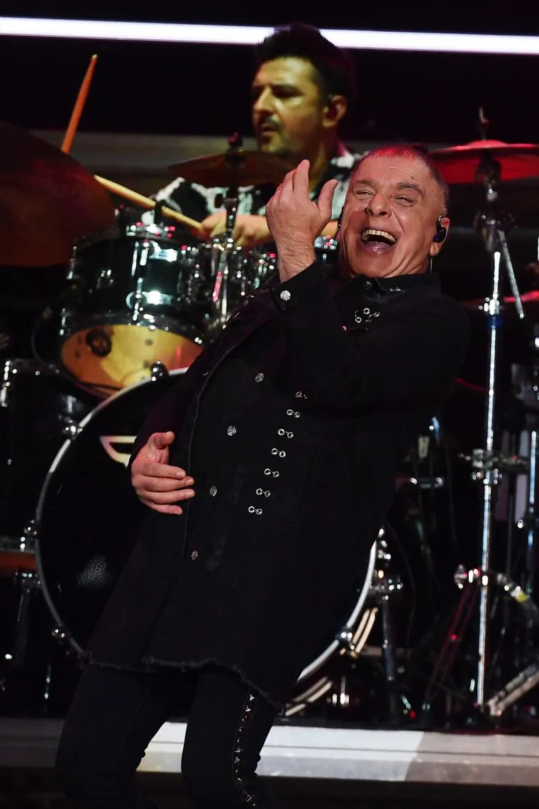 Velikim koncertom u beogradskoj Stark Areni Parni Valjak je obilježio 44 godine postojanja.  Legendarni pop-rock bend u subotu navečer je u sklopu turneje "Runda 44" svirao pred srpskom publikom.