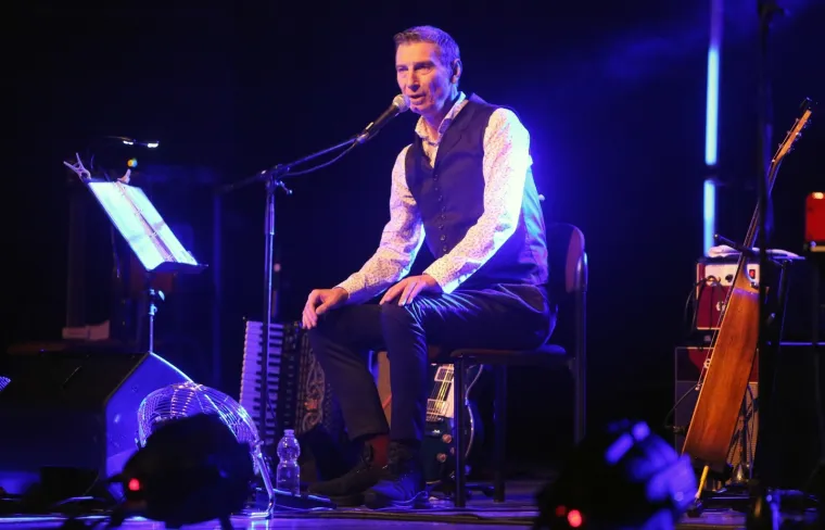 DOMAĆE ZVIJEZDE NAPRAVILE SPEKTAKL: Petar Gra&scaron;o, Massimo i Parni valjak zapalili publiku diljem regije