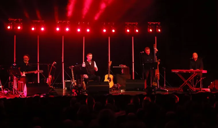 DOMAĆE ZVIJEZDE NAPRAVILE SPEKTAKL: Petar Gra&scaron;o, Massimo i Parni valjak zapalili publiku diljem regije