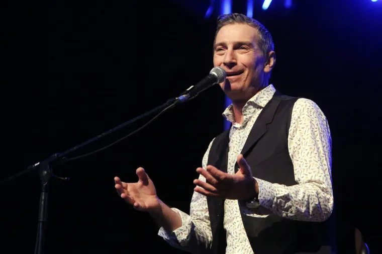 DOMAĆE ZVIJEZDE NAPRAVILE SPEKTAKL: Petar Gra&scaron;o, Massimo i Parni valjak zapalili publiku diljem regije