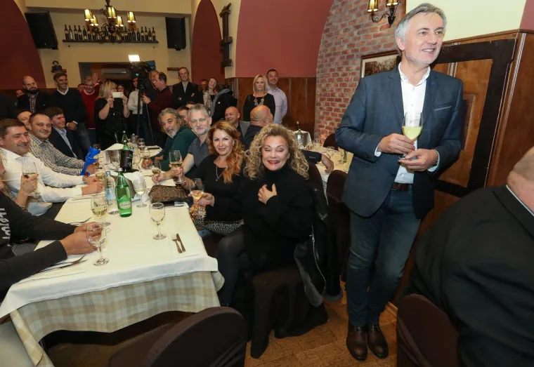 &Scaron;koro ne mari za program Kolinde Grabar-Kitarović: U dru&scaron;tvu prijatelja krstio je vino