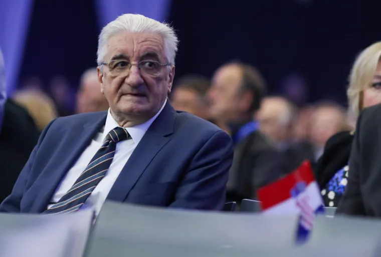 KOLINDA GRABAR KITAROVIĆ PREDSTAVLJA IZBORNI PROGRAM: Poznata lica na svečanosti na Zagrebačkom velesajmu