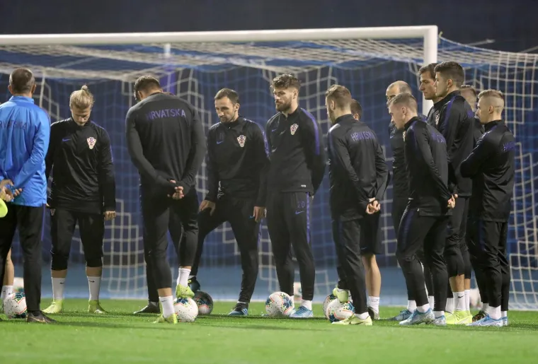 11.11.2019., Zagreb - Trening hrvatske nogometne reprezentacije na stadionu Maksimir uoci posljednje utakmice u kvalifikacijama za Europsko prvenstvo protiv Slovacke. Tin Jedvaj, Milan Badelj, Bruno Petkovic Photo: Slavko Midzor/PIXSELL