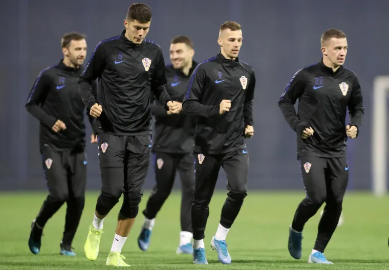 11.11.2019., Zagreb - Trening hrvatske nogometne reprezentacije na stadionu Maksimir uoci posljednje utakmice u kvalifikacijama za Europsko prvenstvo protiv Slovacke. Dino Peric, Mislav Orsic, Karlo Bartolec Photo: Slavko Midzor/PIXSELL