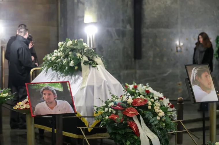 Glumci, voditelji, sporta&scaron;i, glazbenici... Svi su se do&scaron;li pozdraviti od prerano preminulog Matije Vuk&scaron;ića