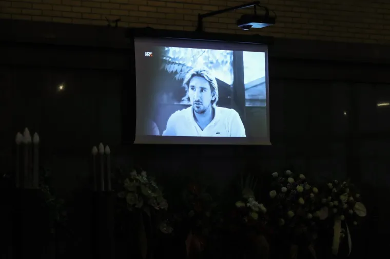 Glumci, voditelji, sporta&scaron;i, glazbenici... Svi su se do&scaron;li pozdraviti od prerano preminulog Matije Vuk&scaron;ića