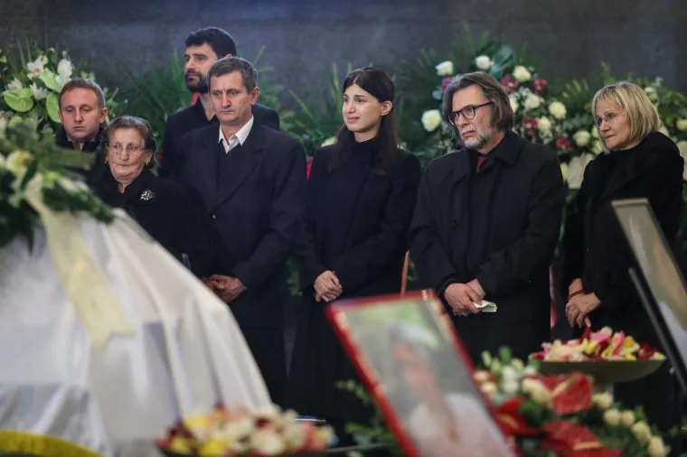 Glumci, voditelji, sporta&scaron;i, glazbenici... Svi su se do&scaron;li pozdraviti od prerano preminulog Matije Vuk&scaron;ića