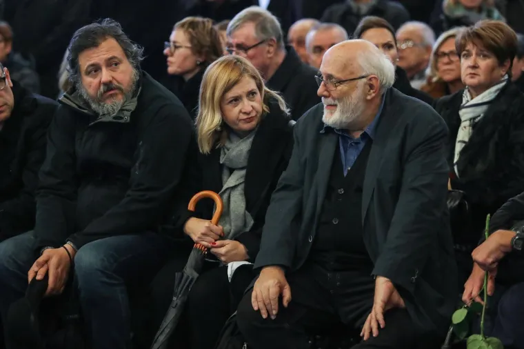 Glumci, voditelji, sporta&scaron;i, glazbenici... Svi su se do&scaron;li pozdraviti od prerano preminulog Matije Vuk&scaron;ića