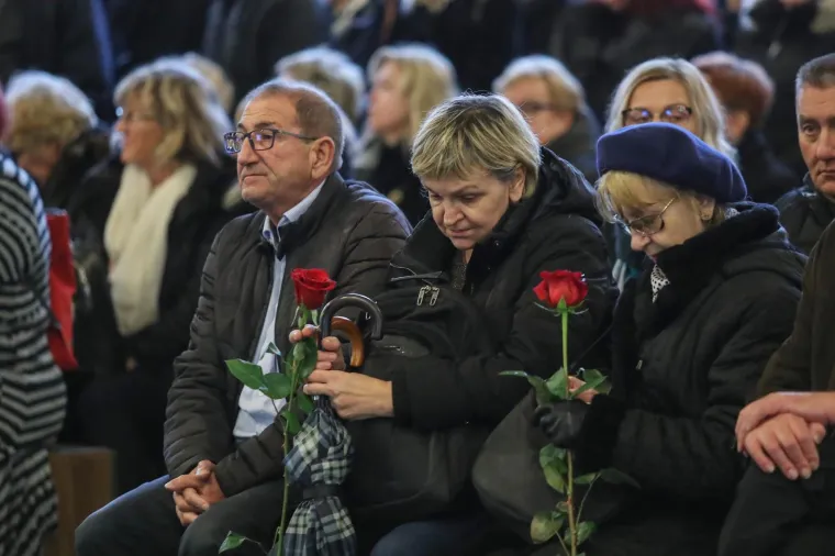 Glumci, voditelji, sporta&scaron;i, glazbenici... Svi su se do&scaron;li pozdraviti od prerano preminulog Matije Vuk&scaron;ića