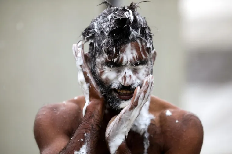 Pogledajte u kakvim očajnim uvjetima žive migranti u Vučjaku: Ki&scaron;a im je uni&scaron;tila skoro cijeli kamp