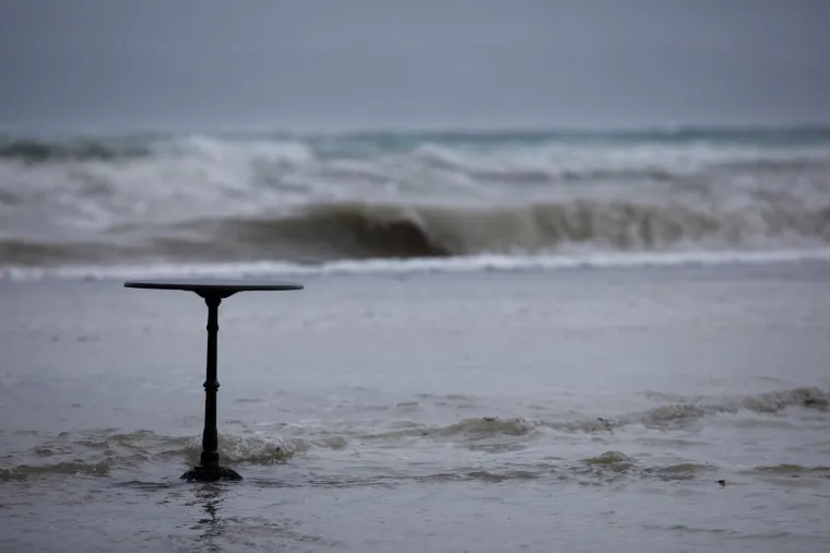 Olujno jugo s orkanskim udarima - zasad manje &scaron;tete i 'užarene' linije vatrogasnih postrojba