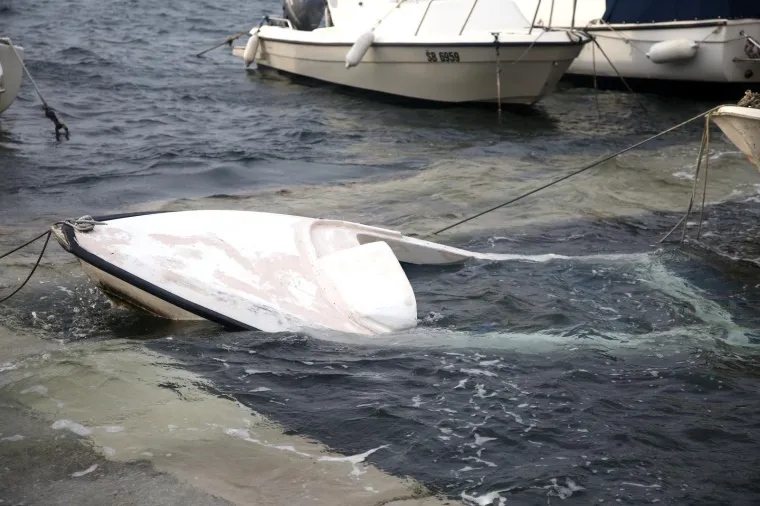 Olujno jugo s orkanskim udarima - zasad manje &scaron;tete i 'užarene' linije vatrogasnih postrojba