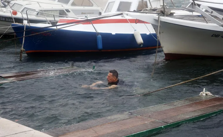 Olujno jugo s orkanskim udarima - zasad manje &scaron;tete i 'užarene' linije vatrogasnih postrojba