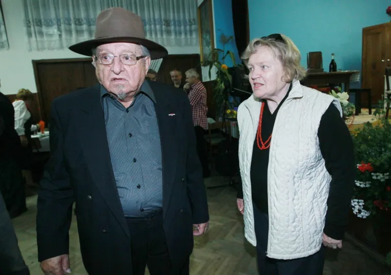 Tijekom bogate glumačke karijere ostvario je niz zapaženih televizijskih i filmskih uloga, od kojih je jedna od najpopularnijih bila uloga Andrije Katalenića Dudeka u kultnoj seriji "Gruntovčani", koju je redatelj Kre&scaron;o Golik sedamdesetih godina snimio po scenariju Mladena Kerestnera.