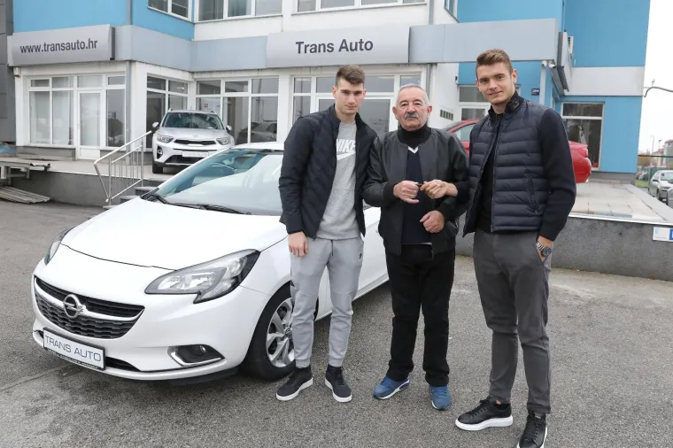 Livaković i Čondrić bivšeg trenera oduševili poklonom: 'Šokirao sam se, nisam mogao ni voziti'