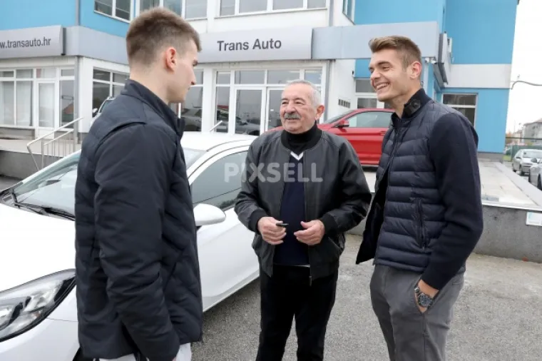 Livaković i Čondrić bivšeg trenera oduševili poklonom: 'Šokirao sam se, nisam mogao ni voziti'