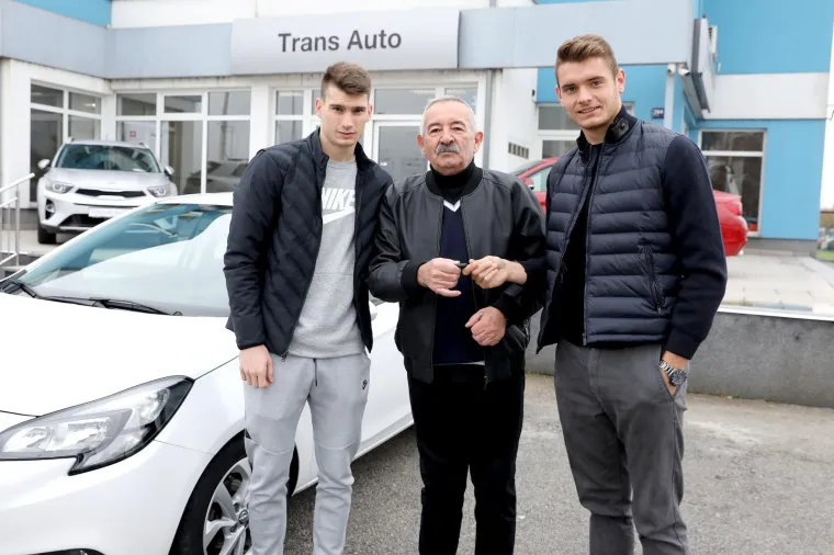 Livaković i Čondrić bivšeg trenera oduševili poklonom: 'Šokirao sam se, nisam mogao ni voziti'