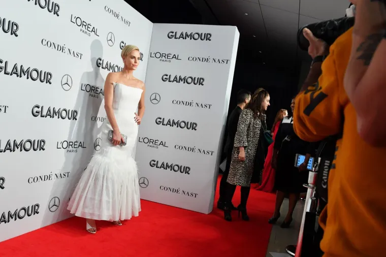 ELEGANCIJA NA CRVENOM TEPIHU: Charlize Theron sve je zasjenila u bajkovitoj haljini neobična kroja