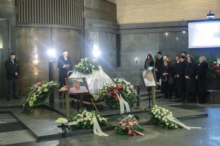 Jedan od najistaknutijih hrvatskih redatelja mlađe generacije i novinar Matija Vukšić preminuo je nakon teške bolesti u svojoj 38. godini. Njegovi brojni prijatelji i obitelj okupili su se na zagrebačkom Krematoriju kako bi mu uputili posljednje zbogom. Foto: Luka Stanzl/PIXSELL
