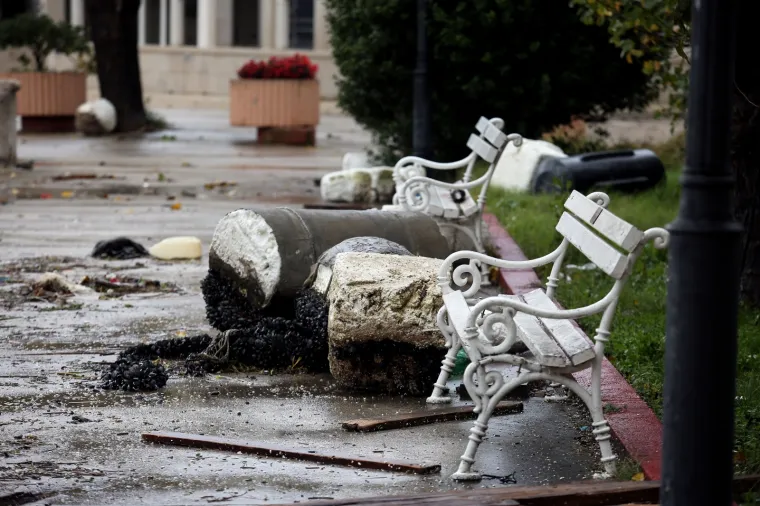 More &lsquo;uzvratilo udarac&rsquo; kao svjedok ljudske neodgovornosti: Izbacilo hrpe smeća na zatonsku rivu