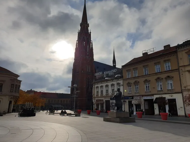 KAKO DANAS IZGLEDA GRAD NA DRAVI? Pusto i bez mladih ljudi...