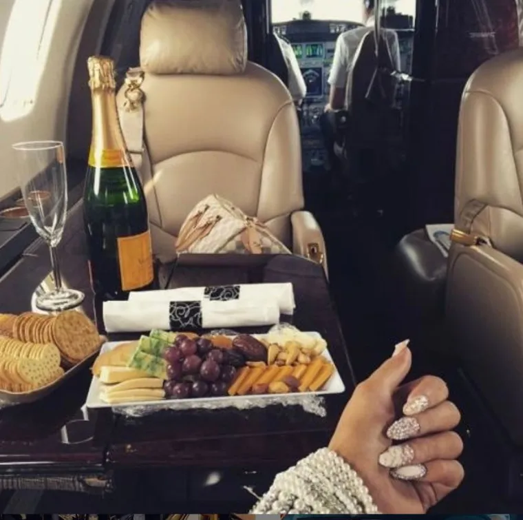 GOVORE ČETIRI JEZIKA, ALI JEDAN SVI RAZUMIJU: Toliko se razmeću bogatstvom da iz čiste obijesti uni&scaron;tavaju rolexe, Philippe Patekove...