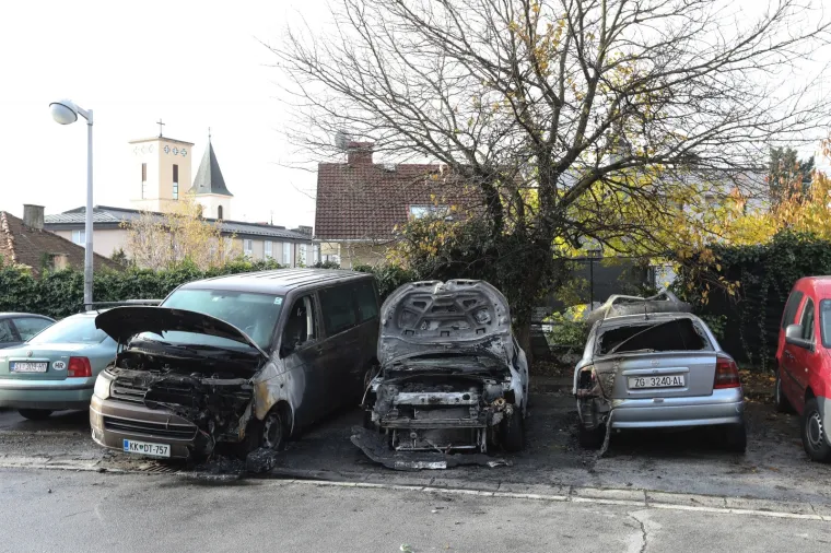 &Scaron;to se događa u Zagrebu? Noćas planulo čak devet vozila, &scaron;teta je golema