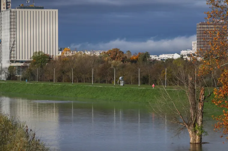 Vodeni val i u Zagrebu: Sava se izlila iz korita