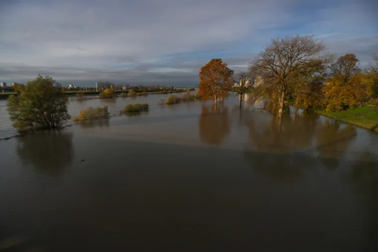 Vodeni val i u Zagrebu: Sava se izlila iz korita