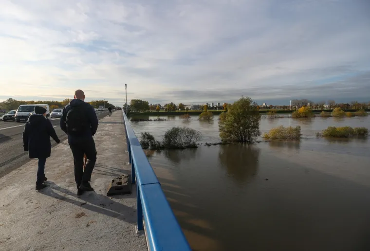 Vodeni val i u Zagrebu: Sava se izlila iz korita