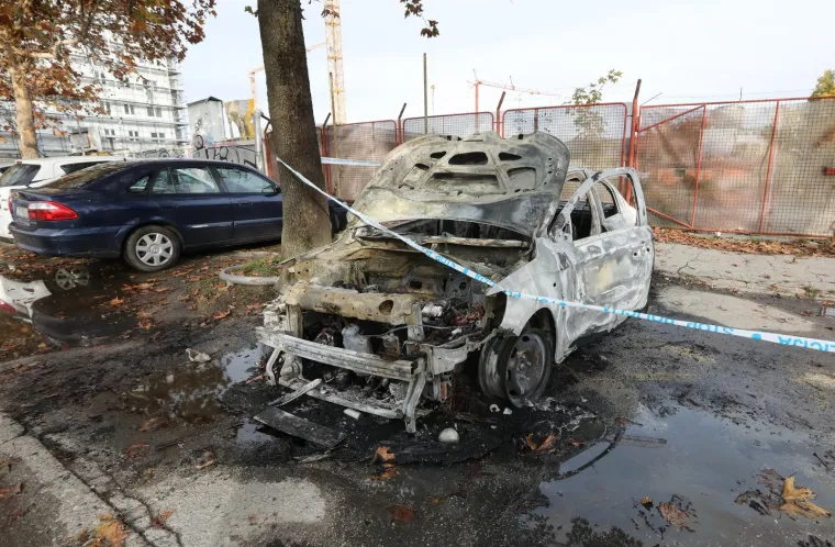 14.11.2019., Zagreb, u Gradišćanskoj ulici izgorio osobni automobil.Foto: Robert Anić/PIXSELL