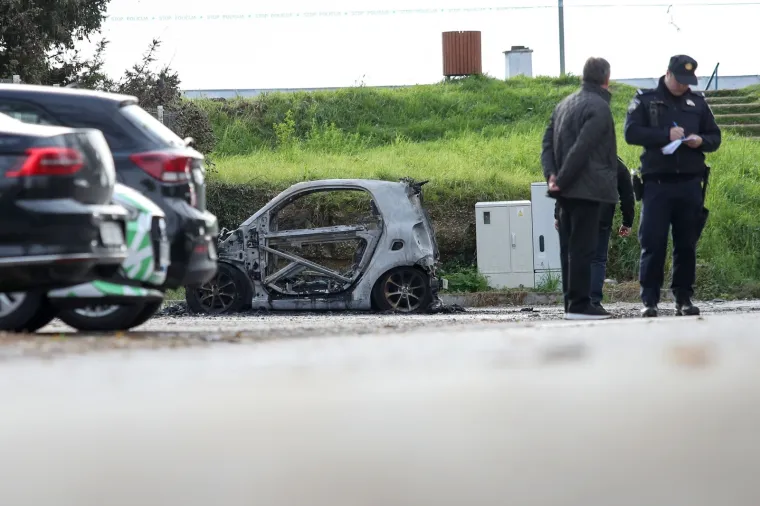 14.11.2019., Zagreb - U Veslačkoj ulici izgorio osobni automobil. Foto: Igor Kralj/PIXSELL