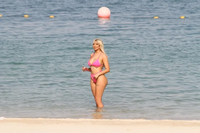BILA JE GLAVNA ATRAKCIJA NA PLAŽI: Reality zvijezda u minijaturnom bikiniju ponosno pokazivala zanosne obline