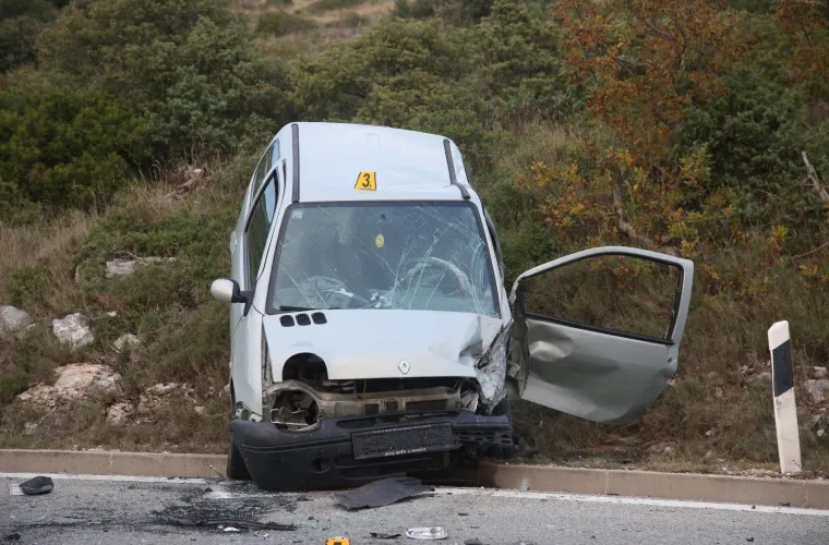 KAOS NA ULAZU U &Scaron;IBENIK: Sudarila se četiri auta, staklo i lim posvuda, promet u kolapsu