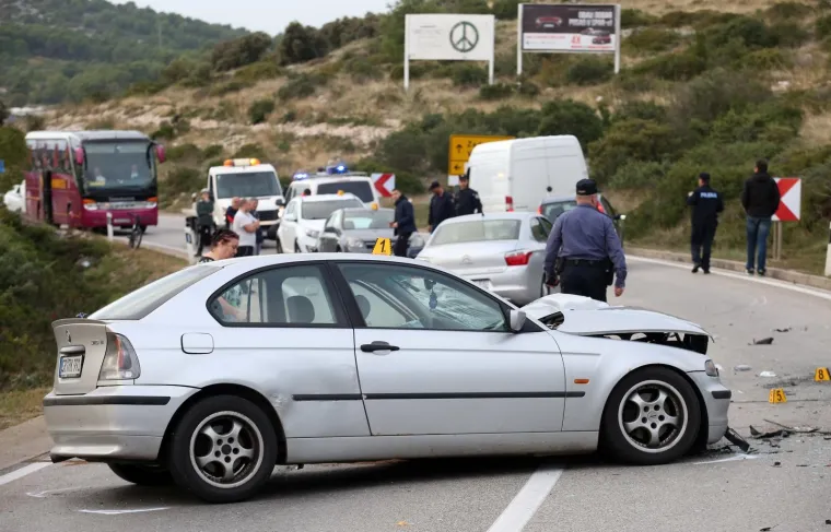 KAOS NA ULAZU U &Scaron;IBENIK: Sudarila se četiri auta, staklo i lim posvuda, promet u kolapsu