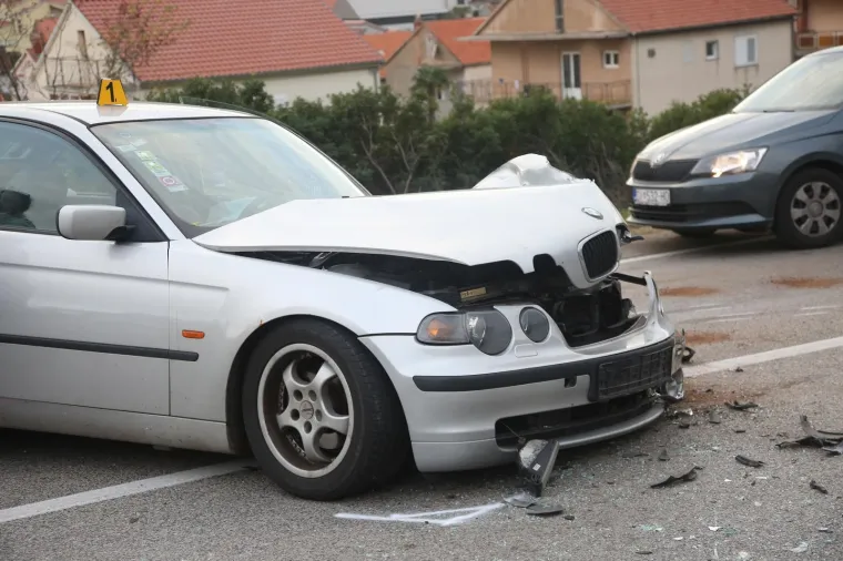KAOS NA ULAZU U &Scaron;IBENIK: Sudarila se četiri auta, staklo i lim posvuda, promet u kolapsu