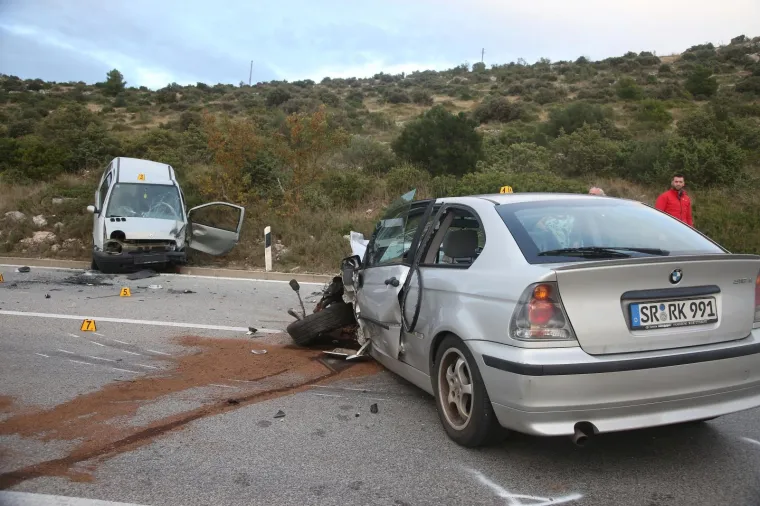 KAOS NA ULAZU U &Scaron;IBENIK: Sudarila se četiri auta, staklo i lim posvuda, promet u kolapsu