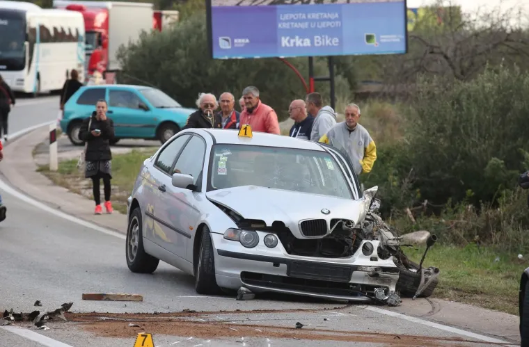 KAOS NA ULAZU U &Scaron;IBENIK: Sudarila se četiri auta, staklo i lim posvuda, promet u kolapsu