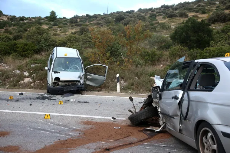 KAOS NA ULAZU U &Scaron;IBENIK: Sudarila se četiri auta, staklo i lim posvuda, promet u kolapsu